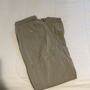Lululemon cargo pants size 4